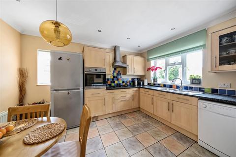 2 bedroom maisonette for sale, Brooke Close, Bushey WD23