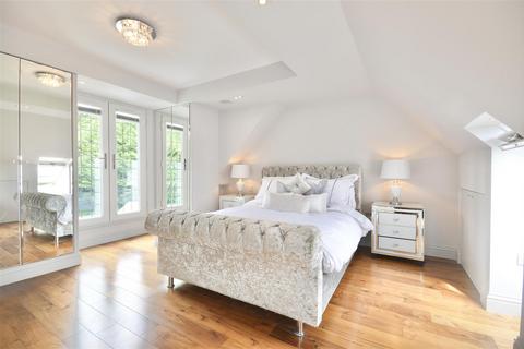 4 bedroom detached house for sale, Clamp Hill, Stanmore HA7