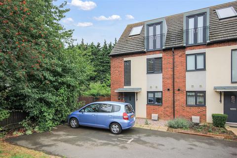 3 bedroom townhouse for sale, Neptune Road, Wellingborough NN8