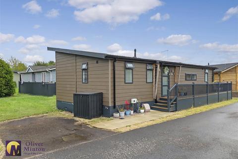 2 bedroom park home for sale, Roydon Marina Village, Roydon