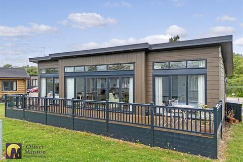 2 bedroom park home for sale, Roydon Marina Village, Roydon