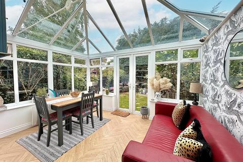 31 Bressingham Gardens, Northampton, NN4 0XS