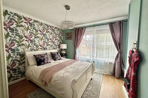 31 Bressingham Gardens, Northampton, NN4 0XS