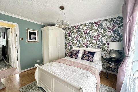 31 Bressingham Gardens, Northampton, NN4 0XS