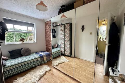 31 Bressingham Gardens, Northampton, NN4 0XS
