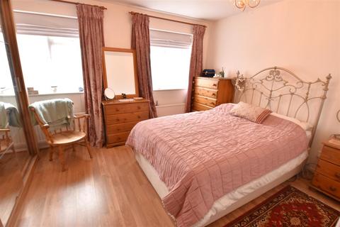 9 Fairmont Close, Belvedere, DA17 5LY
