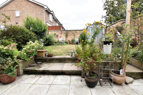 9 Fairmont Close, Belvedere, DA17 5LY