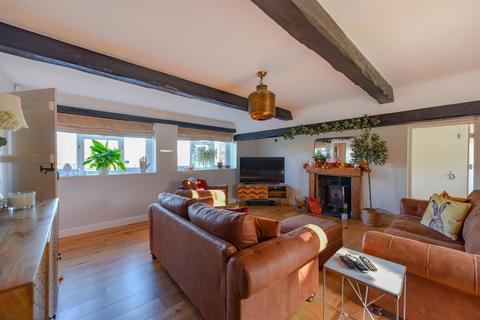 10 Brixworth Road, Creaton, Northampton, NN6 8NG
