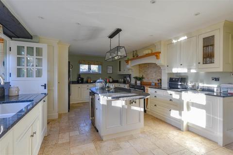 10 Brixworth Road, Creaton, Northampton, NN6 8NG
