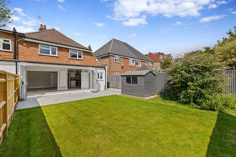 98 Three Bridges Road, Crawley, RH10 1JL