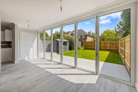 98 Three Bridges Road, Crawley, RH10 1JL