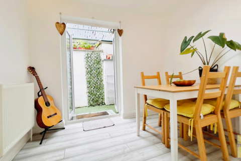 1 bedroom flat for sale, Garden Flat, Bath Road, Arnos Vale, Bristol, BS4 3EQ