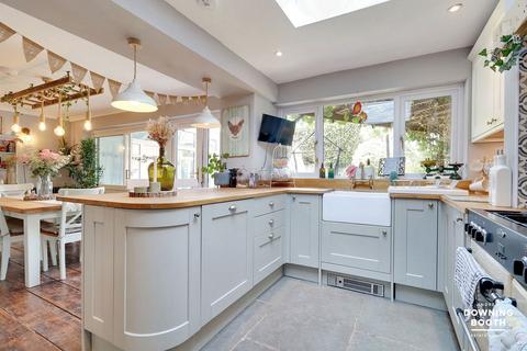 7 Ash Grove, Lichfield, WS13 6ET