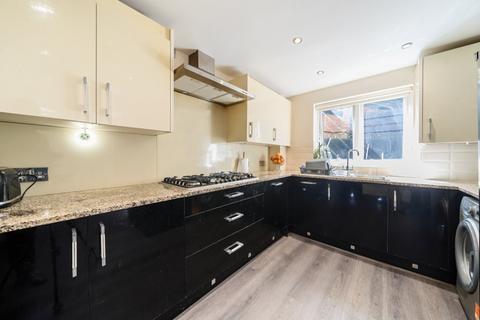 6 Saunders Road, London, SE18 1NU