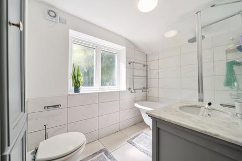 6 Saunders Road, London, SE18 1NU