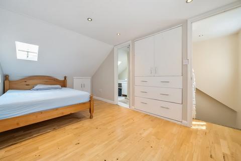 6 Saunders Road, London, SE18 1NU