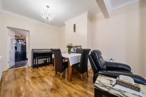 6 Saunders Road, London, SE18 1NU