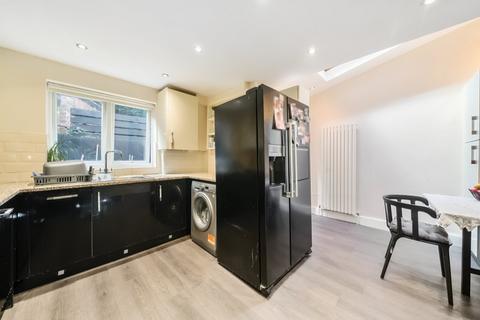 6 Saunders Road, London, SE18 1NU