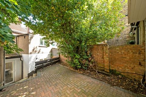 6 Saunders Road, London, SE18 1NU
