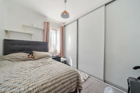 6 Saunders Road, London, SE18 1NU