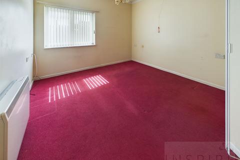 1 bedroom flat for sale, Gales Drive, Crawley RH10