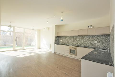 2 bedroom apartment to rent, Glebe Crescent, Hendon, NW4