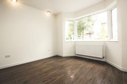 2 bedroom apartment to rent, Glebe Crescent, Hendon, NW4