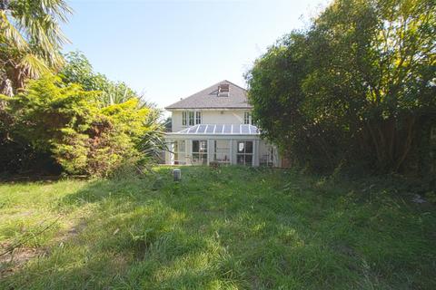 28 Crown Road, Billericay, CM11 2AE