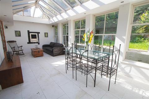 28 Crown Road, Billericay, CM11 2AE
