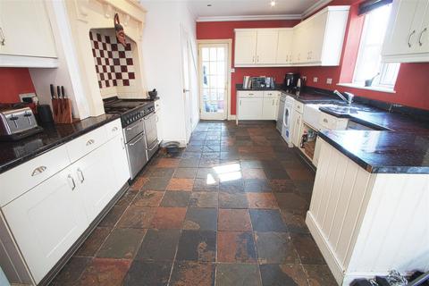 28 Crown Road, Billericay, CM11 2AE