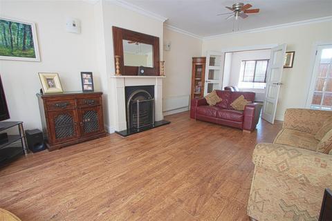 28 Crown Road, Billericay, CM11 2AE