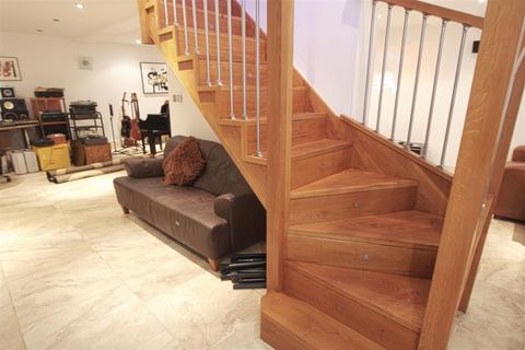 28 Crown Road, Billericay, CM11 2AE