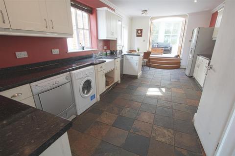 28 Crown Road, Billericay, CM11 2AE