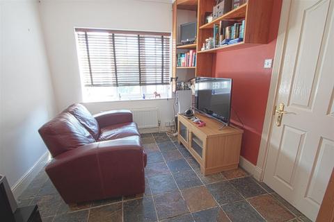 28 Crown Road, Billericay, CM11 2AE