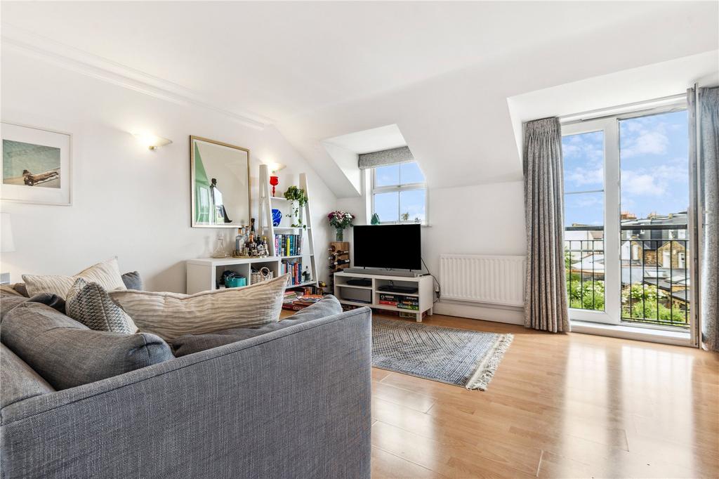 Garratt Lane, SW17 2 bed apartment - £475,000