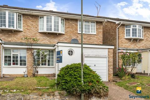 42 Lynwood, Guildford, GU2 7NY