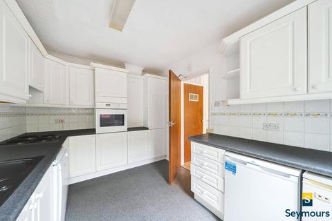 42 Lynwood, Guildford, GU2 7NY