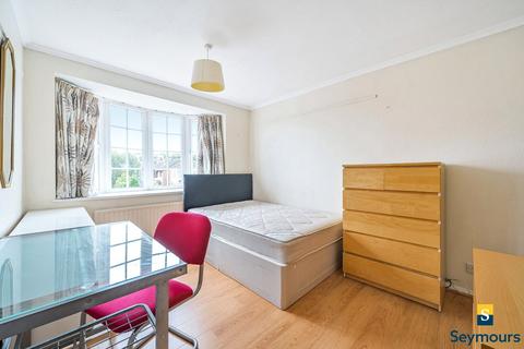 42 Lynwood, Guildford, GU2 7NY