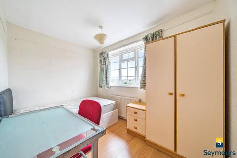 42 Lynwood, Guildford, GU2 7NY