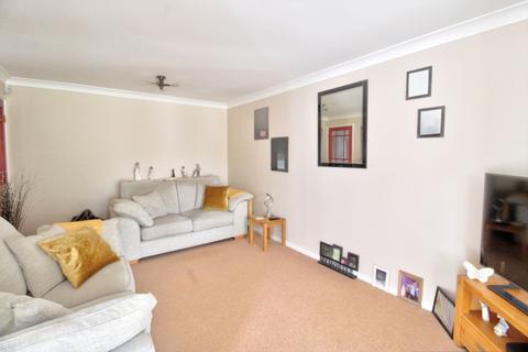 8 River Close, Waltham Cross, EN8 7QR