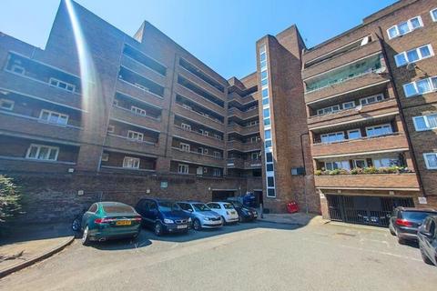 2 bedroom flat for sale, Woolwich Common, London, SE18