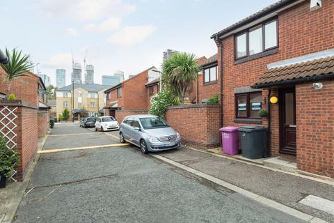 2 bedroom terraced house to rent, Tiller Road, London, E14