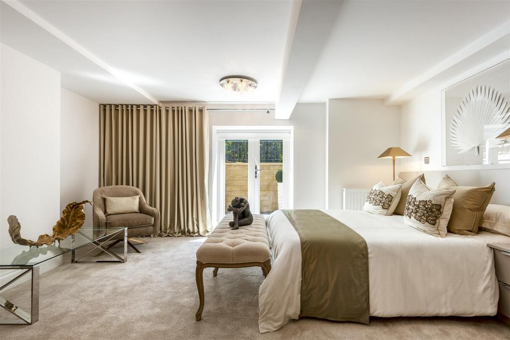 West Court Apt 001-4.jpg