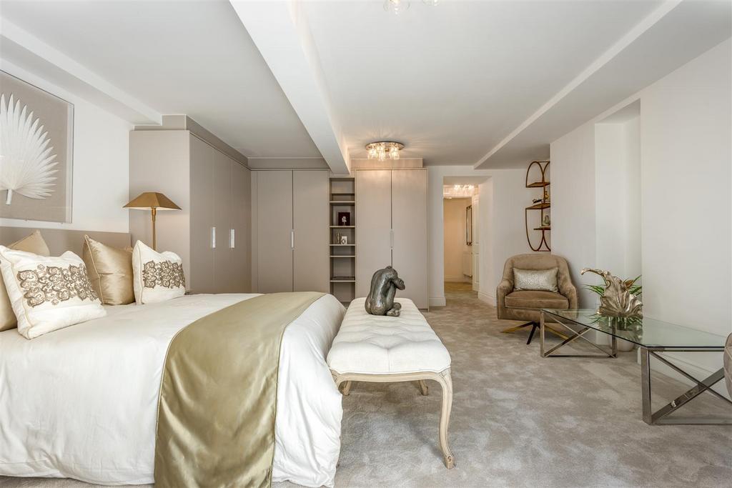 West Court Apt 001-16.jpg