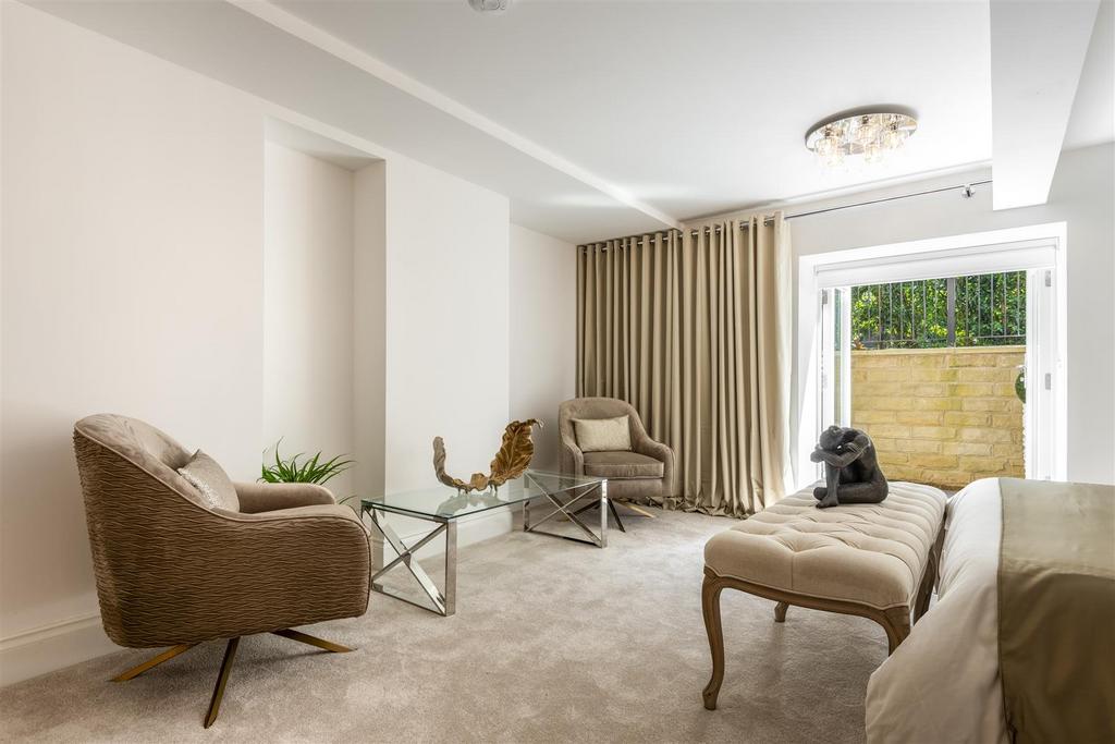 West Court Apt 001-19.jpg