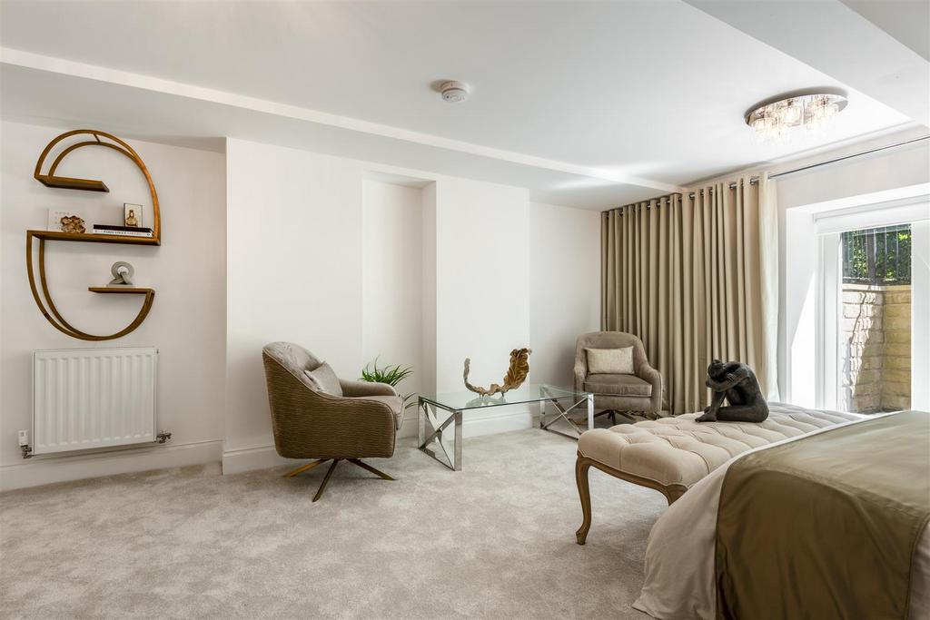 West Court Apt 001-17.jpg
