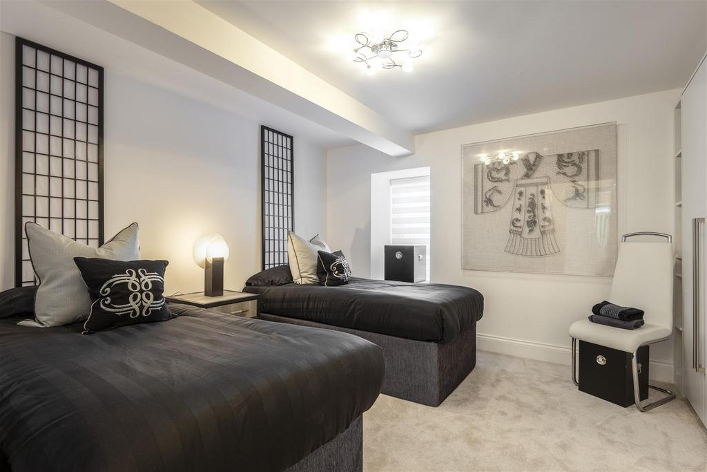 West Court Apt 001-1.jpg
