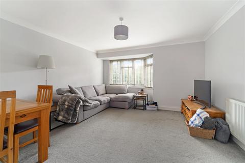 9, Spring Court Chessington Road, Epsom, KT17 1TQ