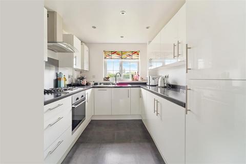 9, Spring Court Chessington Road, Epsom, KT17 1TQ