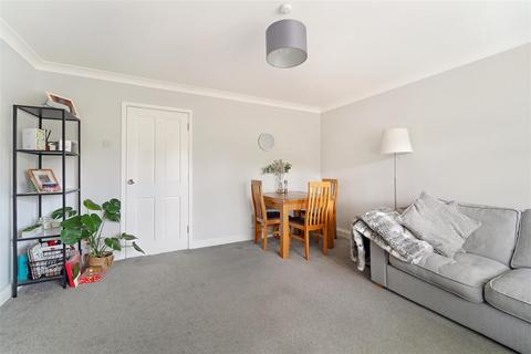 9, Spring Court Chessington Road, Epsom, KT17 1TQ